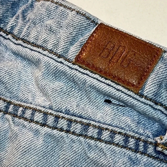 Urban Outfitters BDG‎  cut off's. Size 27. Slightly Distressed. - Picture 3 of 11